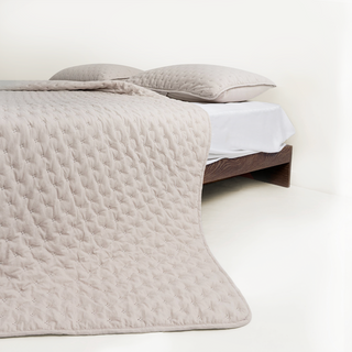 FURRFREE Quilt Set - Pet Hair Repellent for Dogs/Cats Family