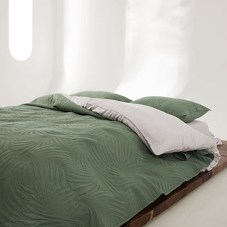 FURRFREE Quilt Set - Pet Hair Repellent for Dogs/Cats Family
