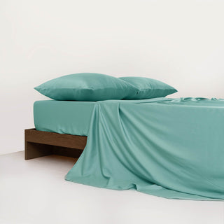 FURRFREE Bamboo Fitted Sheet - Pet Hair Repellent for Dogs/Cats Family
