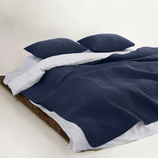 FURRFREE Quilt Set - Pet Hair Repellent for Dogs/Cats Family