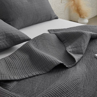 Pure Comfort Minimalist Quilt Set