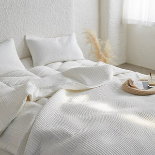 Pure Comfort Minimalist Quilt Set