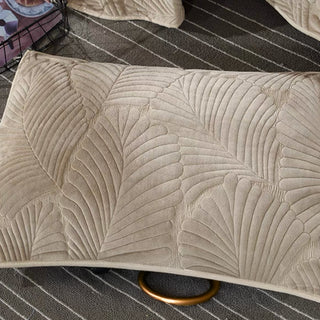 Textured Leaf Pattern Quilt Set